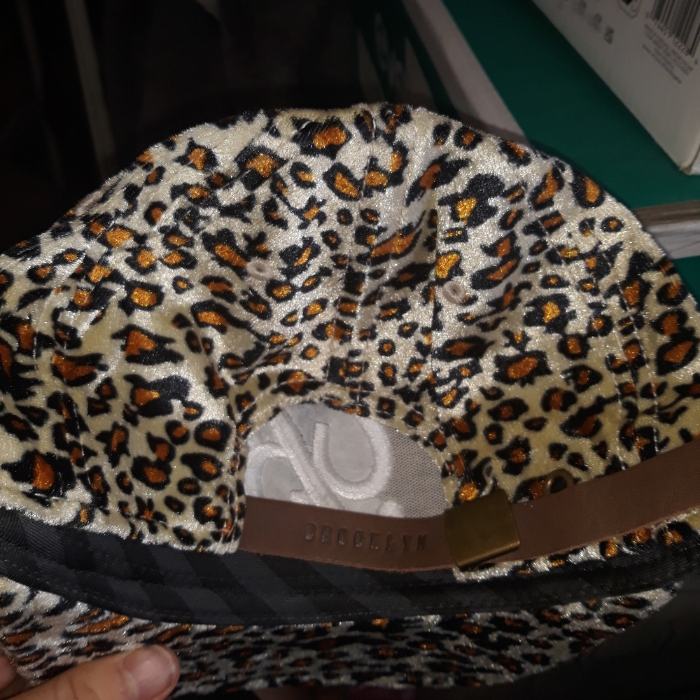 Strapback hat - Picture 2 of 3